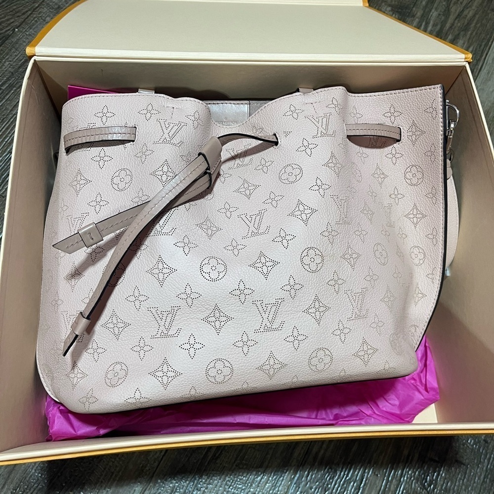 Louis Vuitton Girolta Mahina Monogram Bucket Bag with COA, box, dust bag - Picture 8 of 10
